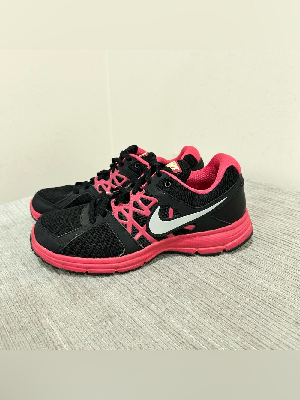 Nike Air Relentless 2 Womens Running Shoes Size 8.5 Black Pink 512083-009